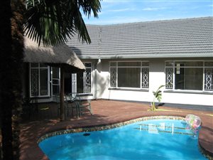 4 Bed House in Elma Park