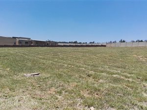 8720 m² Land available in Mooikloof Glen