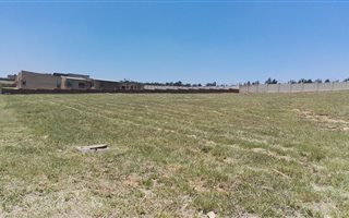 8720 m² Land available in Mooikloof Glen