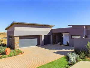 4 Bed House in Eye of Africa