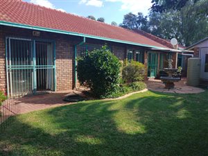 3 Bed House in Rooihuiskraal North