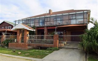 4 Bedroom House in Sunrise on Sea