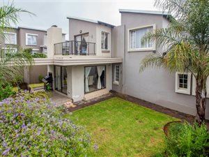 3 Bedroom Townhouse in Eagle Canyon Golf Estate