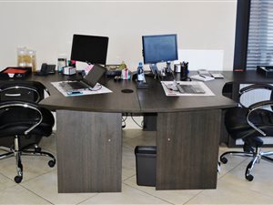 148 m² Office Space in Die Hoewes