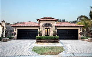 6 Bedroom House in Boardwalk