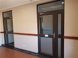 245 m² Office Space in Lyttelton Manor