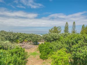 1033 m² Land available in Kini Bay