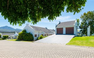 2 Bedroom House in Eden