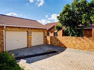 3 Bedroom Townhouse in Honeydew Manor