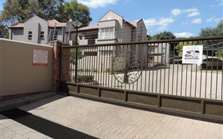 2 Bedroom Townhouse in Saxonwold