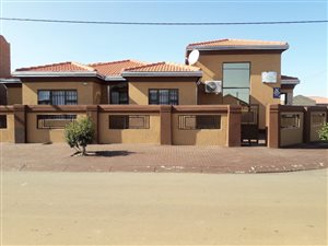 3 Bed House in Golden Gardens