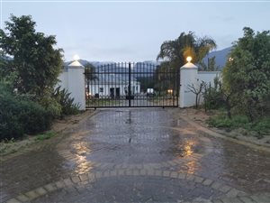 3.9 ha Farm in Bainskloof