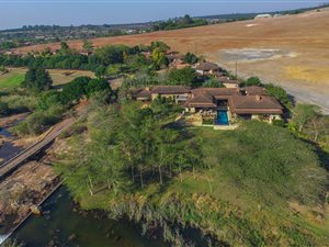 6 Bed House in White River Country Estate