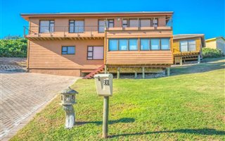 6 Bedroom House in Beachview