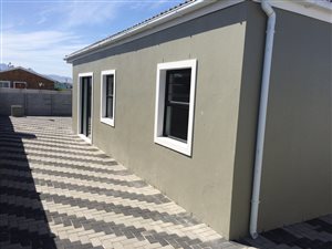 3 Bed House in New Macassar Village