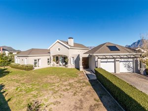 4 Bed House in Val de Vie