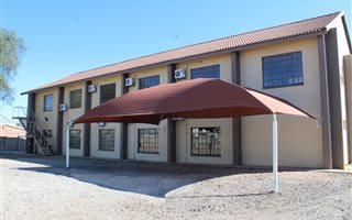 568 m² Office Space in Ladanna