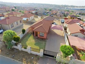 3 Bed House in Olievenhoutbosch