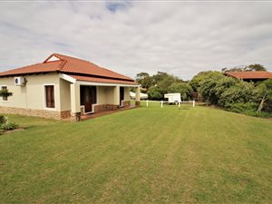 2 Bed Apartment in Keurboomstrand