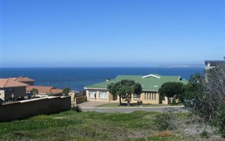 714 m² Land available in Reebok
