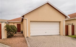 2 Bedroom House in Strand South