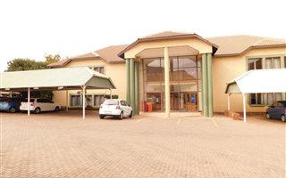 200 m² Retail Space in Die Hoewes