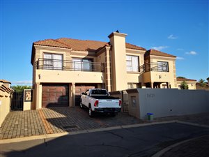5 Bed House in Amberfield Manor