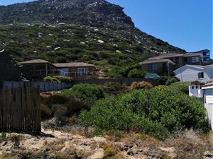 700 m² Land available in Glencairn Heights