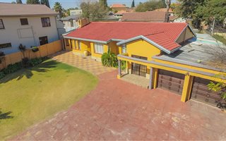 4 Bedroom House in Glen Marais