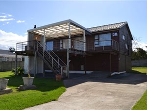 3 Bed House in Sunrise on Sea