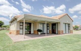 2 Bedroom House in Hazeldean (Silverlakes Surroundings)