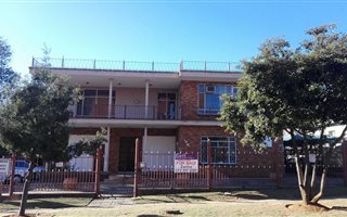 450 m² Commercial space in Krugersdorp Central