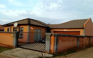 3 Bedroom House in Lotus Gardens