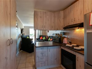 2 Bed Apartment in Sir Lowrys Pass