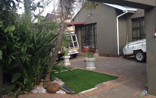 4 Bedroom House in Kensington