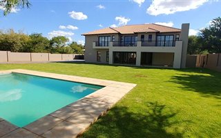 5 Bedroom House in Waterkloof Heights