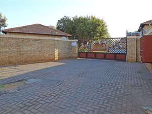 2 Bed Townhouse in Witpoortjie