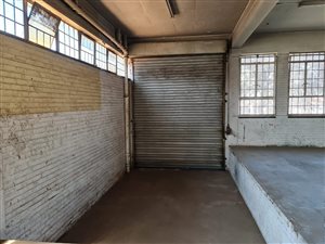 900 m² Industrial space in Benrose