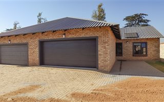 3 Bedroom Simplex in Newmarket Park