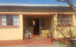 2 Bedroom House in Ysterplaat