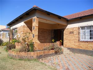 3 Bed House in Rewlatch