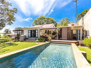 4 Bed House in Manor Gardens
