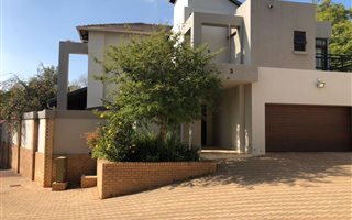 4 Bedroom Townhouse in Waterkloof Ridge