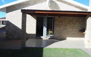 2 Bedroom Garden Cottage in Bay View