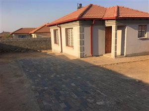 2 Bed House in Olievenhoutbosch