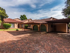 7 Bed House in Helderkruin