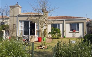 4 Bedroom House in Bankenveld