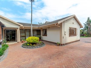 6 Bed House in La Mercy