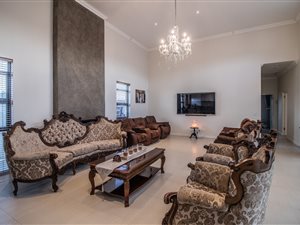 5 Bed House in Parklands North