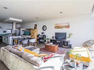 2 Bed Apartment in Newtown